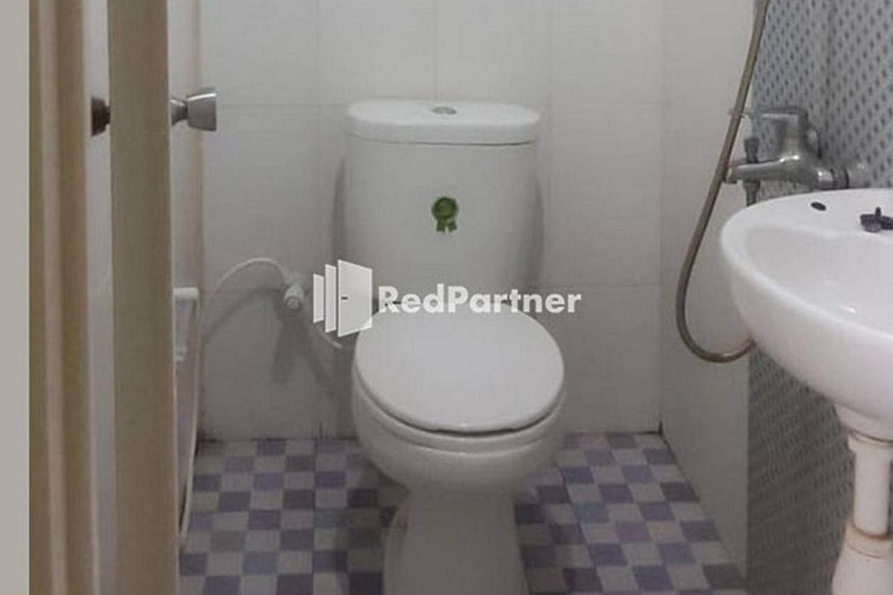 Guest House Anak Raja Pangkalan Bun Syariah Mitra Reddoorz Exterior photo